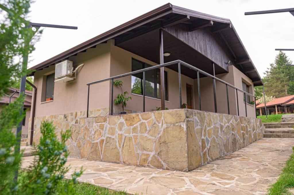 Хотелски Комплекс Саня Aprilți Exterior foto